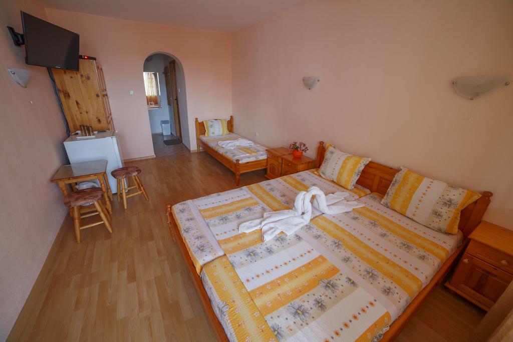 Primorski Briz Guest House Primorsko Eksteriør bilde